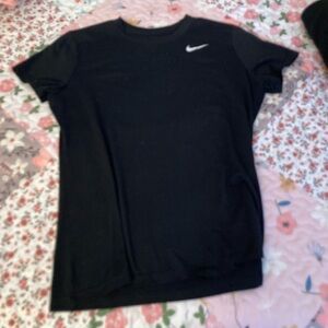 black nike tee